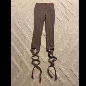 LULULEMON LILAC CROPPED TIE LEGGINGS